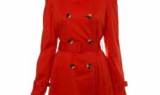 How to Wear a Red Trenchcoat