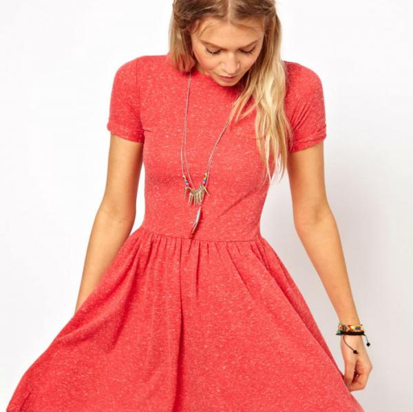 How to wear a coral dress